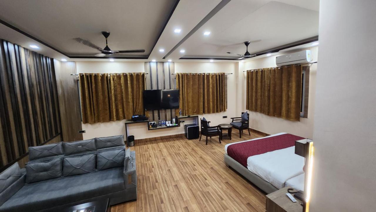 The Bodhi Palace Resort Bodh Gaya Exterior foto