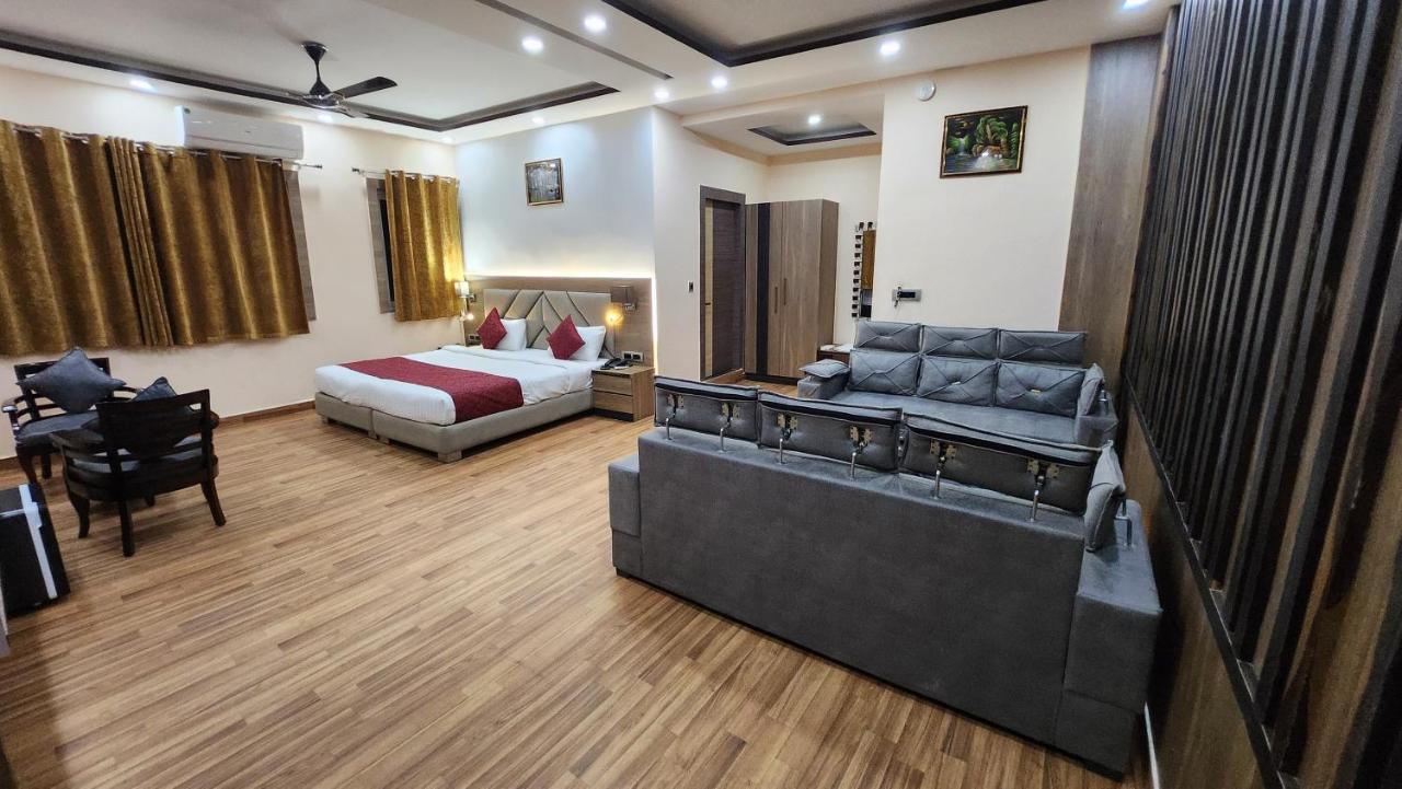 The Bodhi Palace Resort Bodh Gaya Exterior foto