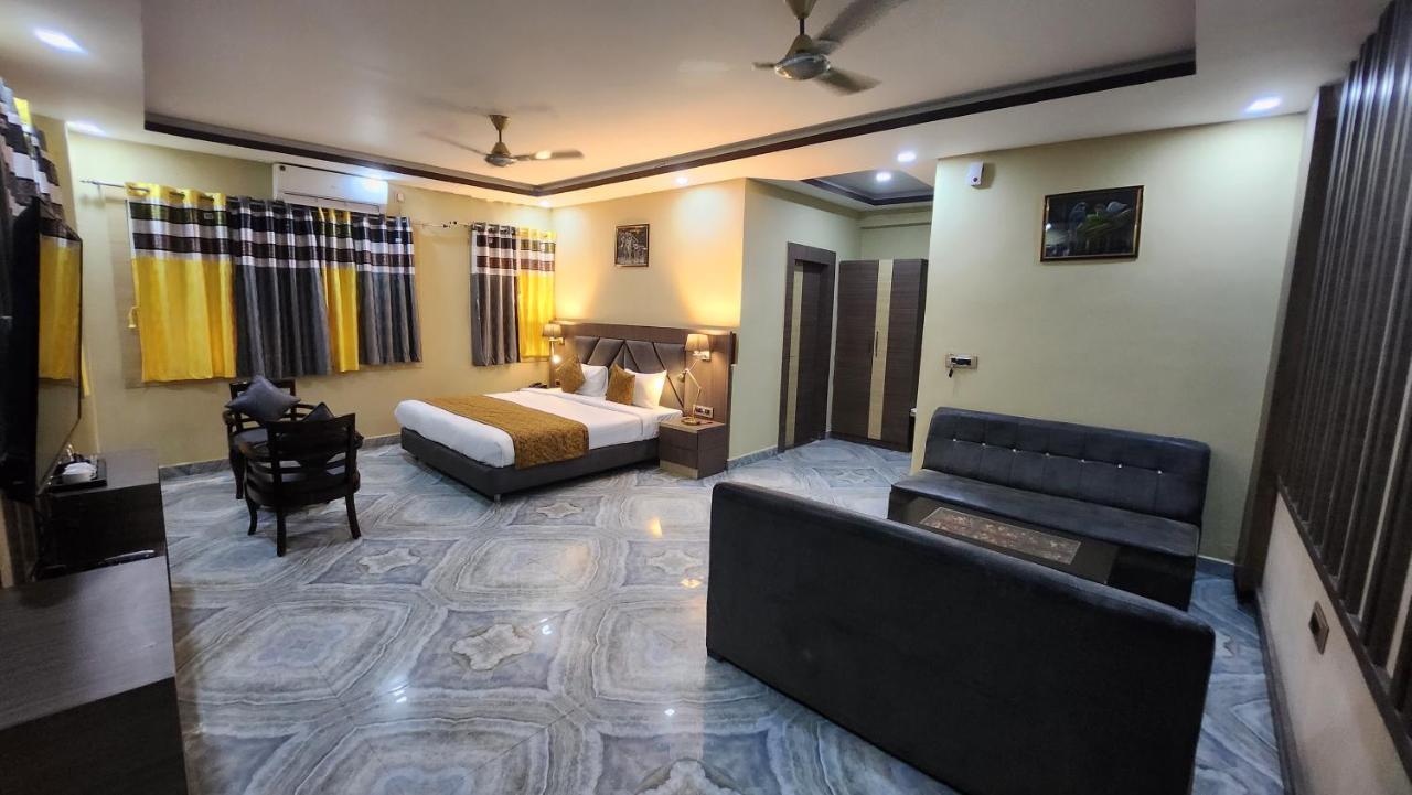 The Bodhi Palace Resort Bodh Gaya Exterior foto