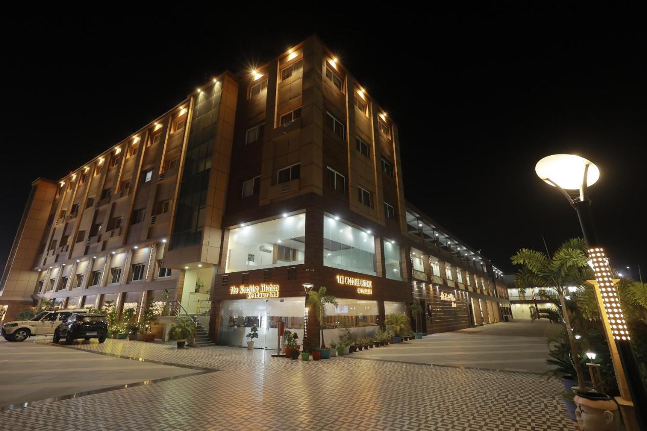 The Bodhi Palace Resort Bodh Gaya Exterior foto