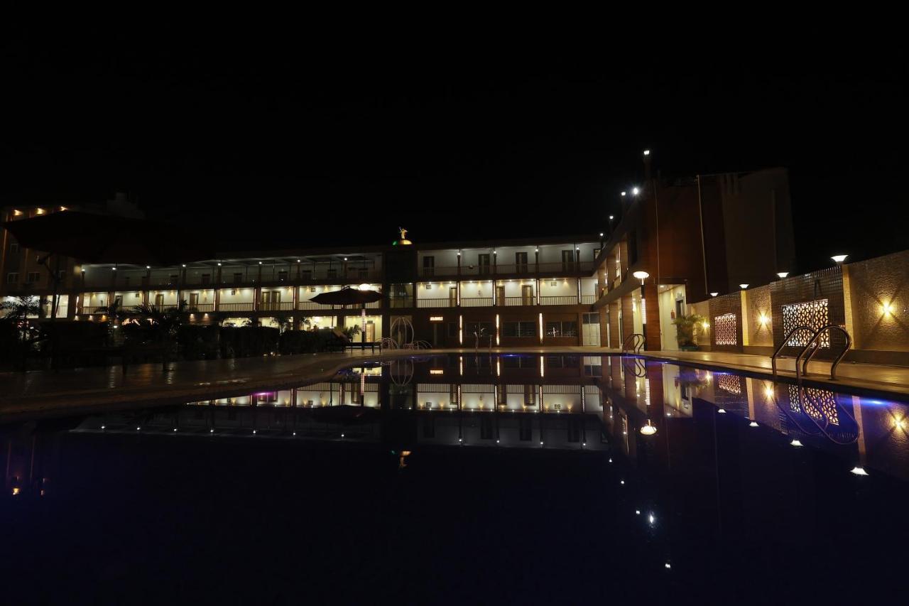 The Bodhi Palace Resort Bodh Gaya Exterior foto