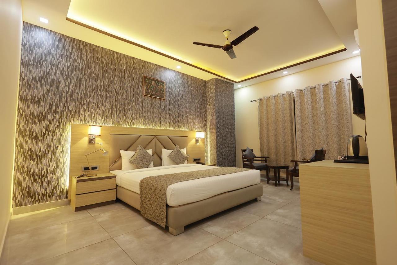 The Bodhi Palace Resort Bodh Gaya Exterior foto