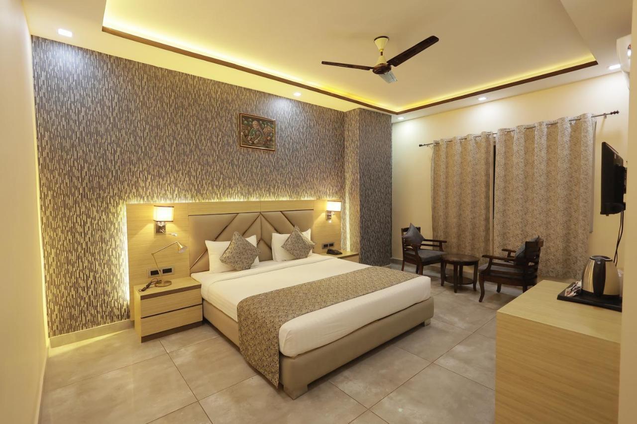 The Bodhi Palace Resort Bodh Gaya Exterior foto