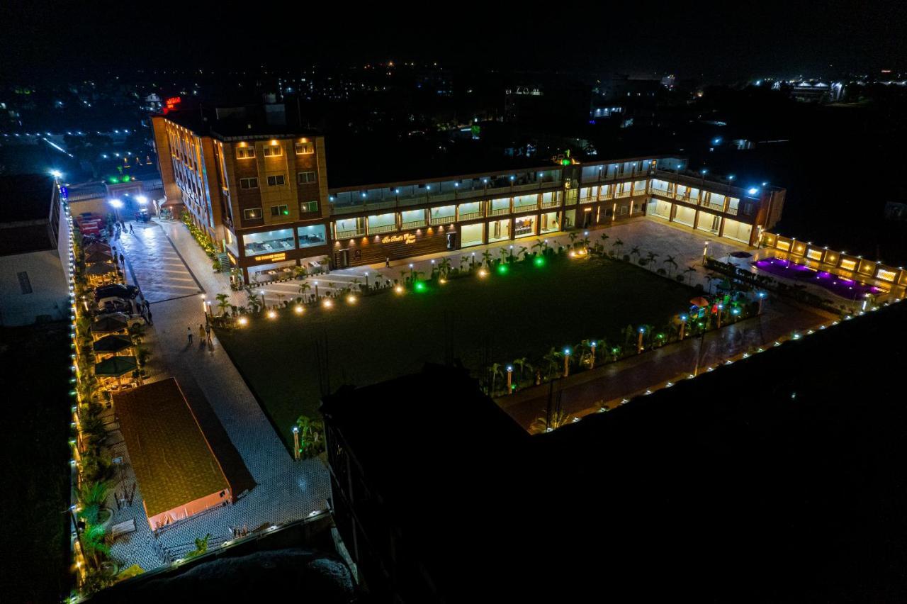 The Bodhi Palace Resort Bodh Gaya Exterior foto